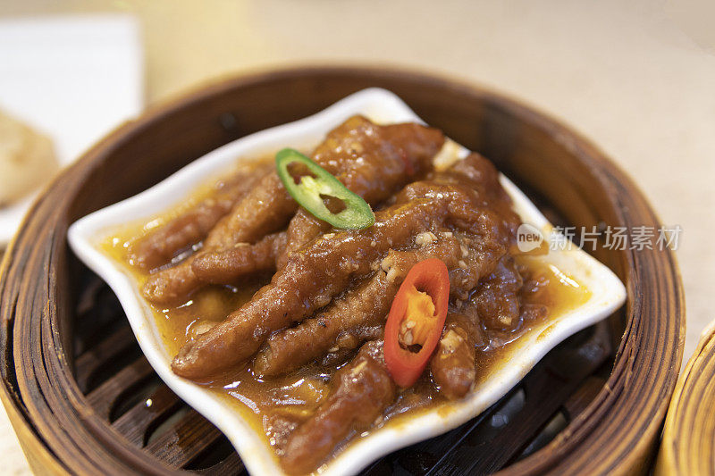 广东dum sum餐厅的名字叫Chicken feet in soy sauce